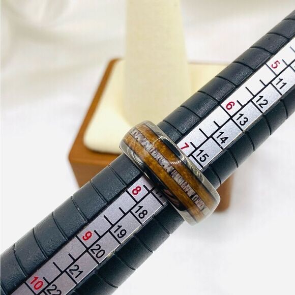 Shiny tungsten carbide wood colored ring band - Picture 2 of 3